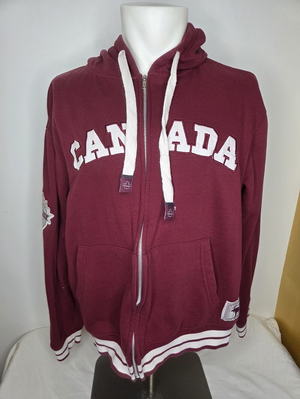 GGS LTD-size L- Men's Vintage Collection Burgundy ZipFront Canada Hoodie Jacket